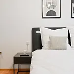 Kingsize Bett, Zwei Zimmer, Waschmaschine, Netflix Πφορτζχάιμ