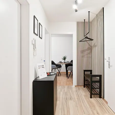 Kingsize Bett, Zwei Zimmer, Waschmaschine, Netflix Apartment Pforzheim