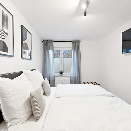 Kingsize Bett, Zwei Zimmer, Waschmaschine, Netflix بفورتسهايم