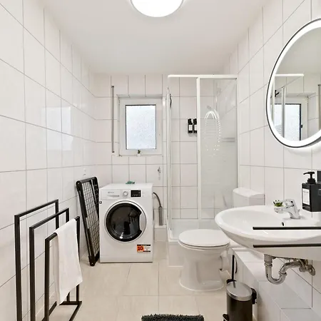 Kingsize Bett, Zwei Zimmer, Waschmaschine, Netflix *